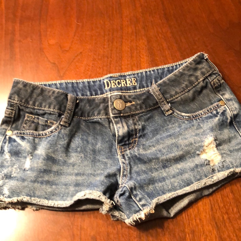 Decree distressed jean shorts size 1